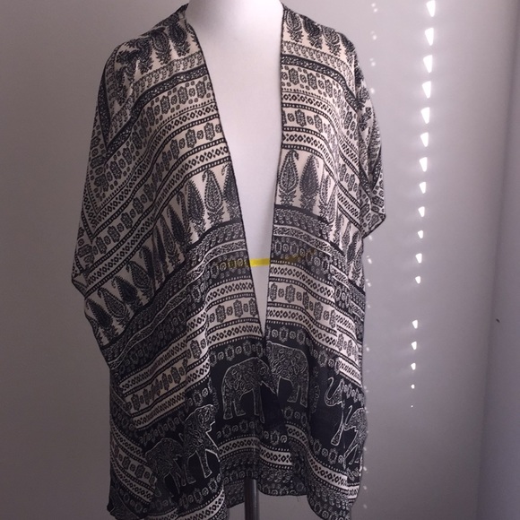 Live 4 Truth Black and ivory Kimono - Picture 3 of 6